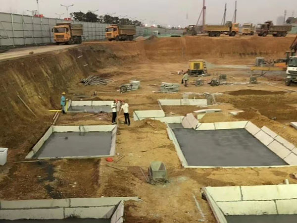 輕質(zhì)隔墻板批發(fā)，輕質(zhì)隔墻板廠家，水泥輕質(zhì)隔墻板批發(fā)