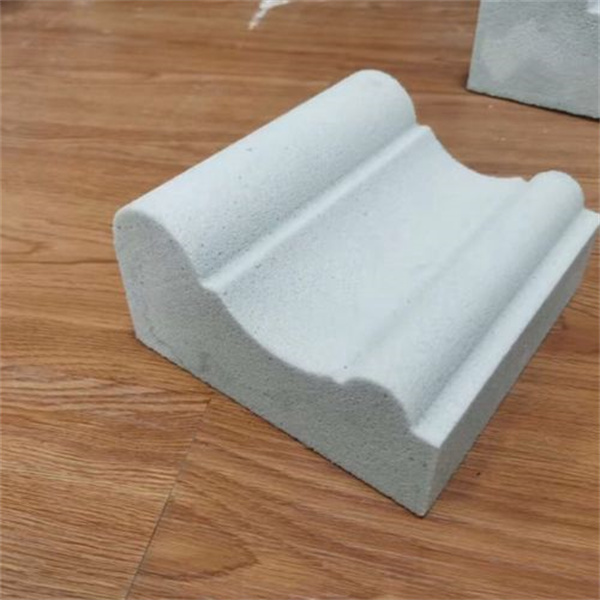 發(fā)泡陶瓷板及發(fā)泡陶瓷構件